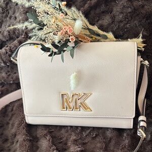Michael Kors Soft Pink Crossbody Bag🌺🌺🌺